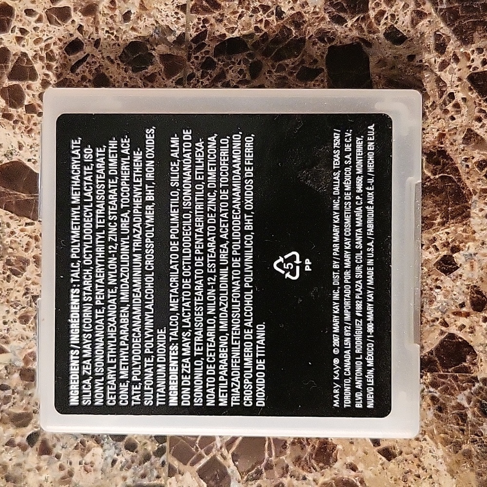 Ivory 1: Sheer Mineral Pressed Powder - Picture 3 of 3